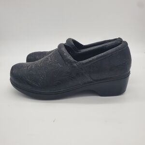 YUU BETHANEE BLACK TOOLED CLOG SIZE 7.5M SHOES